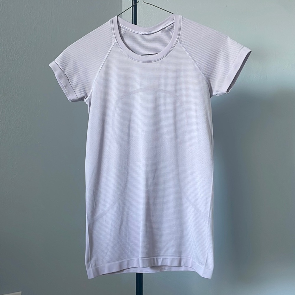 Lululemon Athletica Swiftly Tech Short Sleeve Shirt 2.0 - Lavender Dew